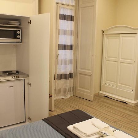 Da Polly A Piazza Amedeo Bed & Breakfast Naples Exterior photo