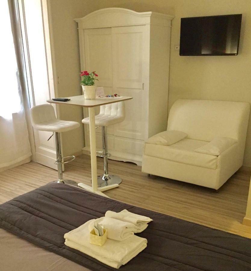 Da Polly A Piazza Amedeo Bed & Breakfast Naples Exterior photo